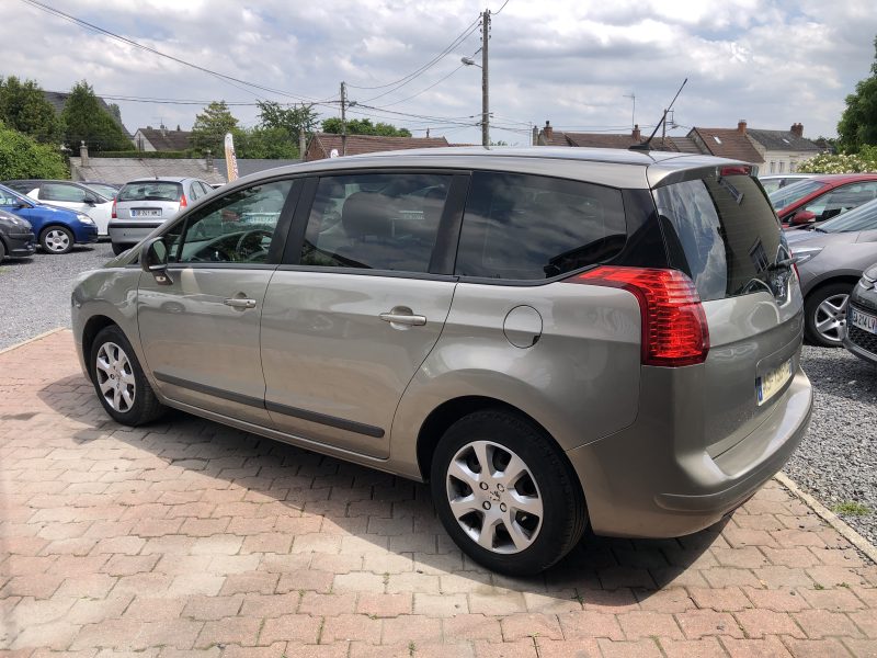 PEUGEOT 5008 2010