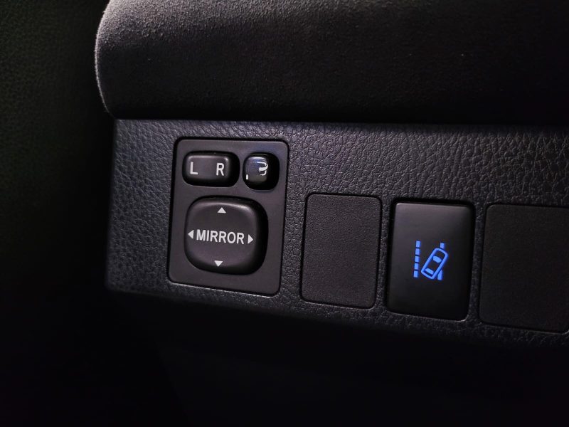 TOYOTA RAV 4 BLACK EDITION 2.5 197cv BVA6 / CAMERA DE RECUL / TOIT OUVRANT / SIEGES ELECTRIQUES + CH