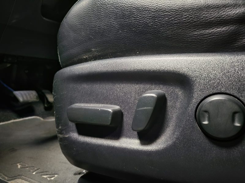 TOYOTA RAV 4 BLACK EDITION 2.5 197cv BVA6 / CAMERA DE RECUL / TOIT OUVRANT / SIEGES ELECTRIQUES + CH