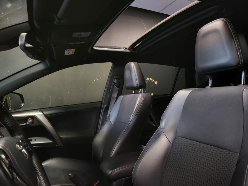 TOYOTA RAV 4 BLACK EDITION 2.5 197cv BVA6 / CAMERA DE RECUL / TOIT OUVRANT / SIEGES ELECTRIQUES + CH