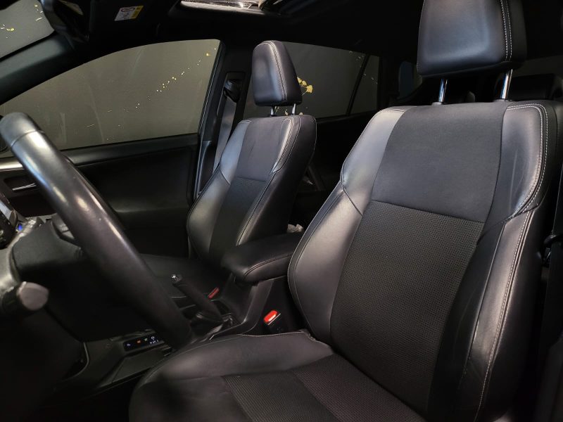 TOYOTA RAV 4 BLACK EDITION 2.5 197cv BVA6 / CAMERA DE RECUL / TOIT OUVRANT / SIEGES ELECTRIQUES + CH