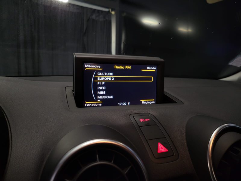 AUDI A1 1.6 TDI 90cv AMBIENTE / AIDE AU PARKING AR+BLUETOOTH+FEUX AUTO/