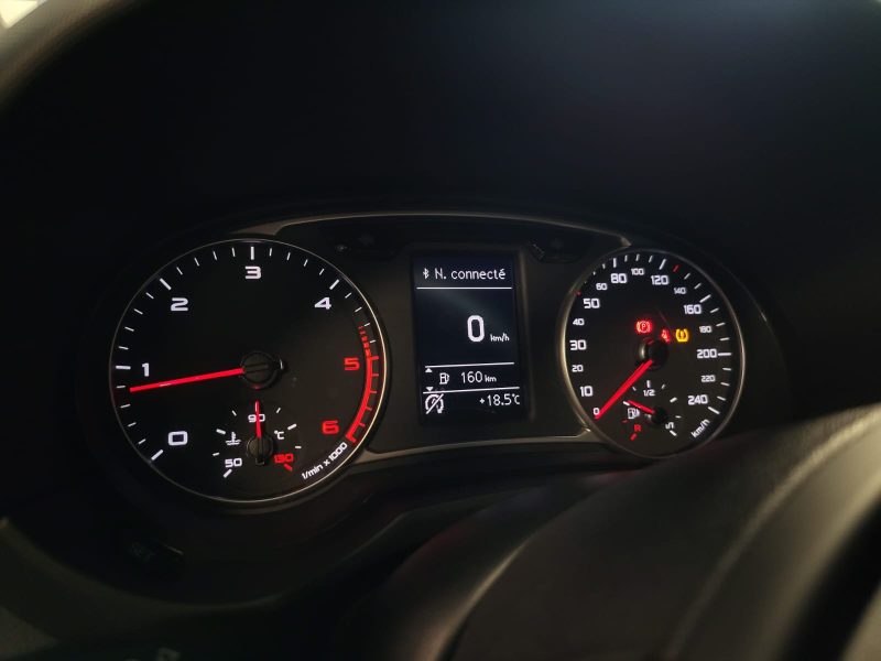 AUDI A1 1.6 TDI 90cv AMBIENTE / AIDE AU PARKING AR+BLUETOOTH+FEUX AUTO/