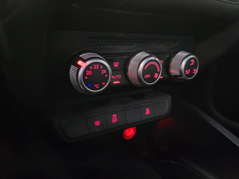 AUDI A1 1.6 TDI 90cv AMBIENTE / AIDE AU PARKING AR+BLUETOOTH+FEUX AUTO/