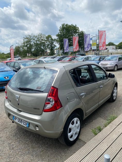 DACIA SANDERO 2009