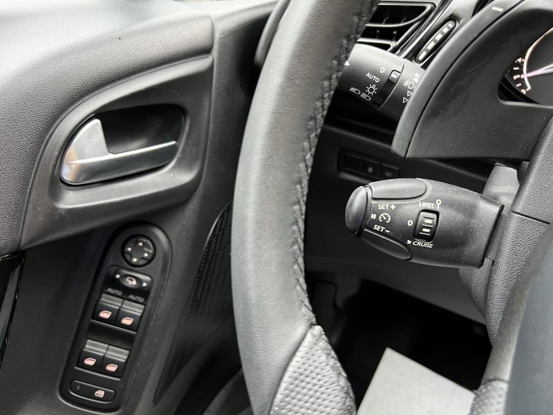 CITROEN C3 II (2) EXCLUSIVE 1.2 82 BOITE AUTO 886 Kms Réels 1ERE MAIN APPLE CARPLAY - GARANTIE 1 AN