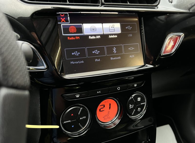 CITROEN C3 II (2) EXCLUSIVE 1.2 82 BOITE AUTO 886 Kms Réels 1ERE MAIN APPLE CARPLAY - GARANTIE 1 AN