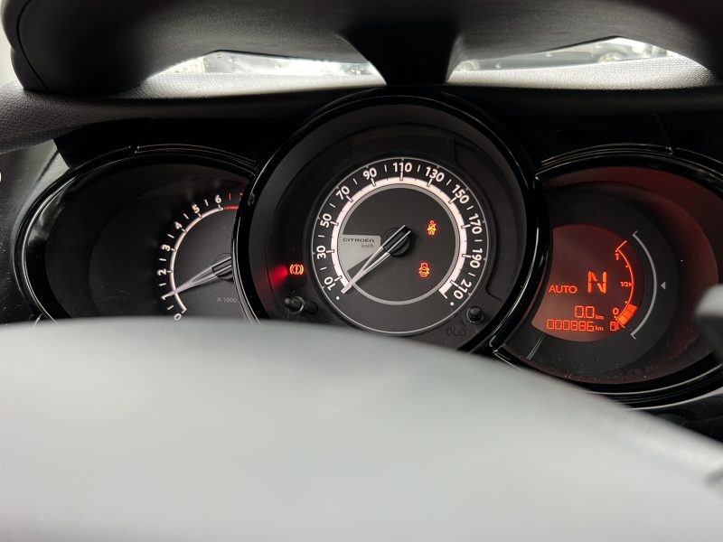 CITROEN C3 II (2) EXCLUSIVE 1.2 82 BOITE AUTO 886 Kms Réels 1ERE MAIN APPLE CARPLAY - GARANTIE 1 AN