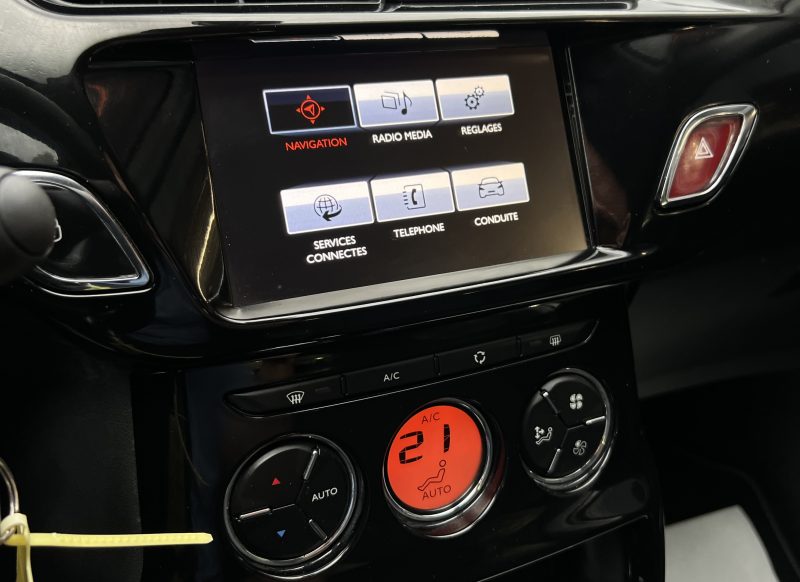 CITROEN C3 II (2) EXCLUSIVE 1.2 82 BOITE AUTO 886 Kms Réels 1ERE MAIN APPLE CARPLAY - GARANTIE 1 AN