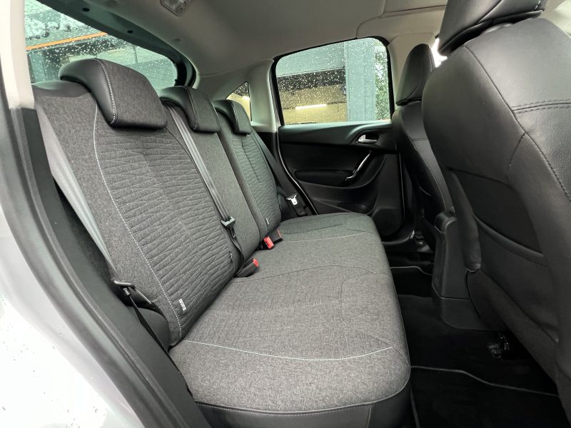 CITROEN C3 II (2) EXCLUSIVE 1.2 82 BOITE AUTO 886 Kms Réels 1ERE MAIN APPLE CARPLAY - GARANTIE 1 AN