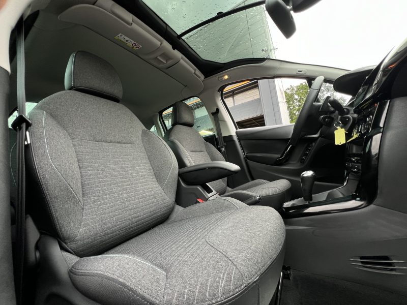 CITROEN C3 II (2) EXCLUSIVE 1.2 82 BOITE AUTO 886 Kms Réels 1ERE MAIN APPLE CARPLAY - GARANTIE 1 AN