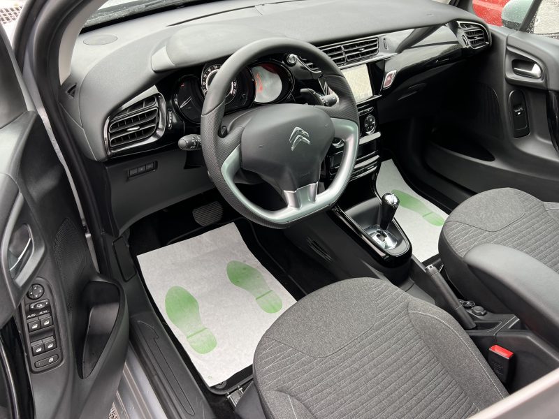 CITROEN C3 II (2) EXCLUSIVE 1.2 82 BOITE AUTO 886 Kms Réels 1ERE MAIN APPLE CARPLAY - GARANTIE 1 AN