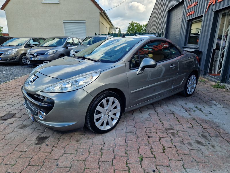 PEUGEOT 207 CC 1.6L 16v i 120cv FELINE *Cuir* / REVISER_GARANTIE