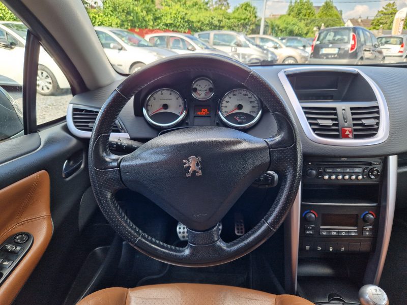 PEUGEOT 207 CC 1.6L 16v i 120cv FELINE *Cuir* / REVISER_GARANTIE