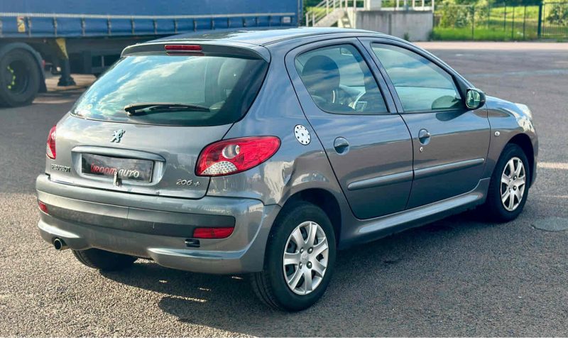 PEUGEOT 206+ 1.4 HDI 70CH BLUE LION TRENDY 5P CLIM