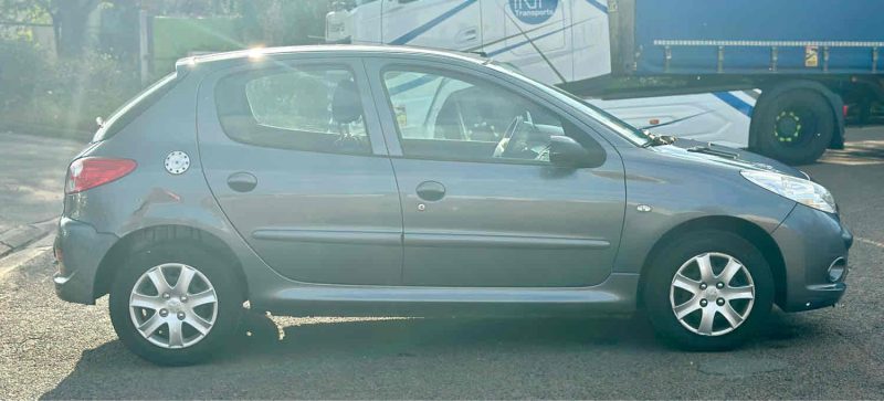 PEUGEOT 206+ 1.4 HDI 70CH BLUE LION TRENDY 5P CLIM