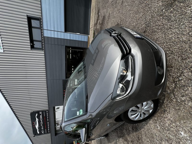 Volkswagen  Touran 1.2 tsi 7 places 2010