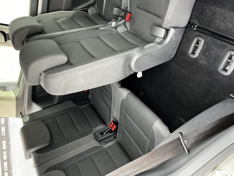 Volkswagen  Touran 1.2 tsi 7 places 2010