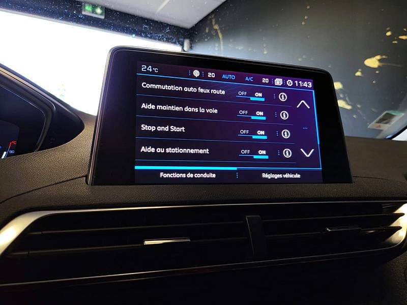 PEUGEOT 3008 1.2 PureTech 130cv EAT8 CROSSWAY / FAIBLE KILOMETRAGE / SUIVI COMPLET PEUGEOT