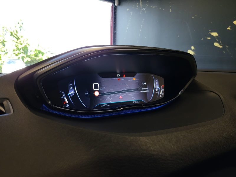 PEUGEOT 3008 1.2 PureTech 130cv EAT8 CROSSWAY / FAIBLE KILOMETRAGE / SUIVI COMPLET PEUGEOT