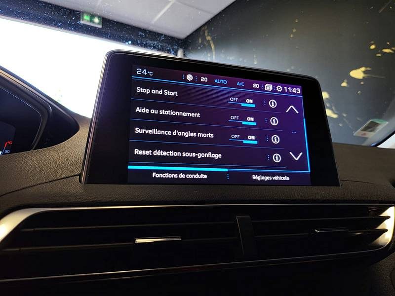 PEUGEOT 3008 1.2 PureTech 130cv EAT8 CROSSWAY / FAIBLE KILOMETRAGE / SUIVI COMPLET PEUGEOT