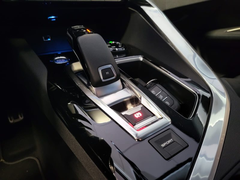 PEUGEOT 3008 1.2 PureTech 130cv EAT8 CROSSWAY / FAIBLE KILOMETRAGE / SUIVI COMPLET PEUGEOT