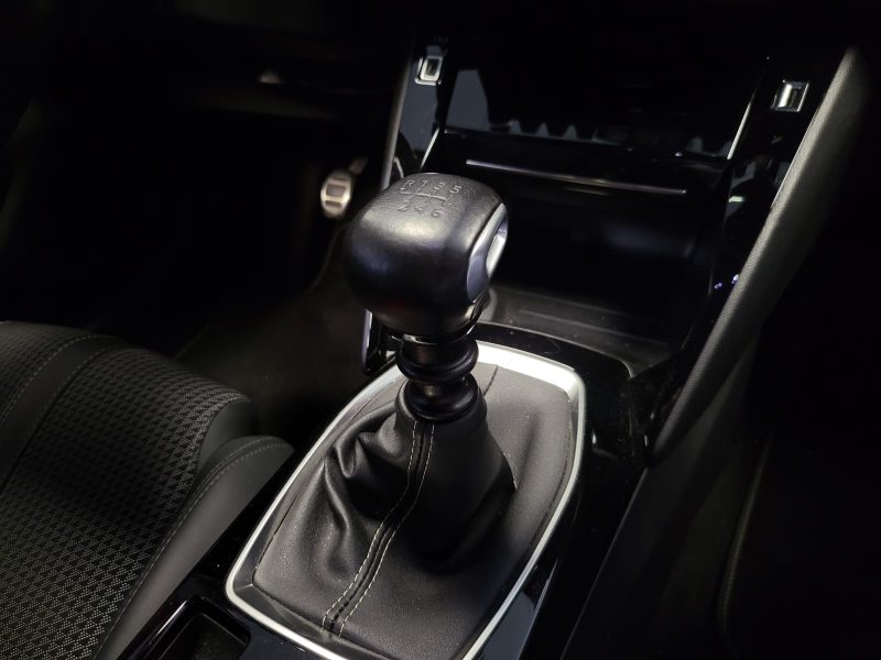 PEUGEOT 208 1.2 PureTech 100cv BVM6 GT LINE / SUIVI PEUGEOT / CAMERA / CARPLAY / I-COCKPIT