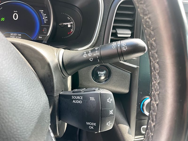 RENAULT MEGANE ESTATE 2016