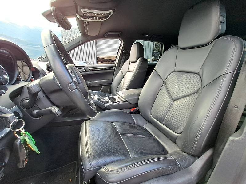 PORSCHE CAYENNE 3.0 S E-Hybrid 416Cv ENTRETIEN COMPLET Interieur full cuir chauffant electrique à me
