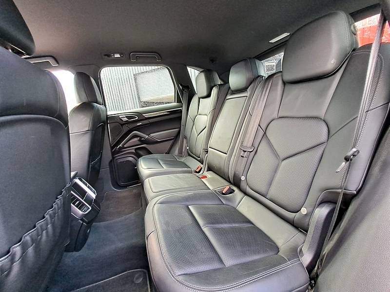 PORSCHE CAYENNE 3.0 S E-Hybrid 416Cv ENTRETIEN COMPLET Interieur full cuir chauffant electrique à me