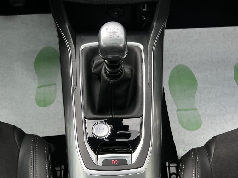 PEUGEOT 308 FELINE 1.2 130 Cv 1ERE MAIN GPS TACTILE CAMERA RECUL TOIT PANORAMIQUE - GARANTIE 1 AN