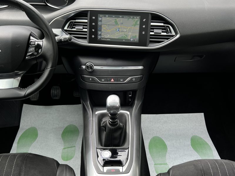 PEUGEOT 308 FELINE 1.2 130 Cv 1ERE MAIN GPS TACTILE CAMERA RECUL TOIT PANORAMIQUE - GARANTIE 1 AN