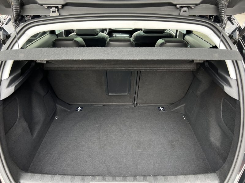 PEUGEOT 308 FELINE 1.2 130 Cv 1ERE MAIN GPS TACTILE CAMERA RECUL TOIT PANORAMIQUE - GARANTIE 1 AN