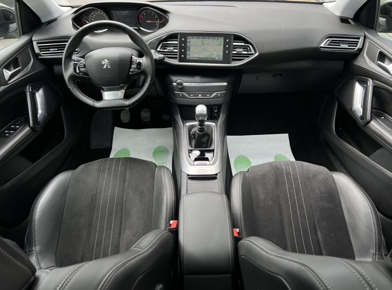 PEUGEOT 308 FELINE 1.2 130 Cv 1ERE MAIN GPS TACTILE CAMERA RECUL TOIT PANORAMIQUE - GARANTIE 1 AN