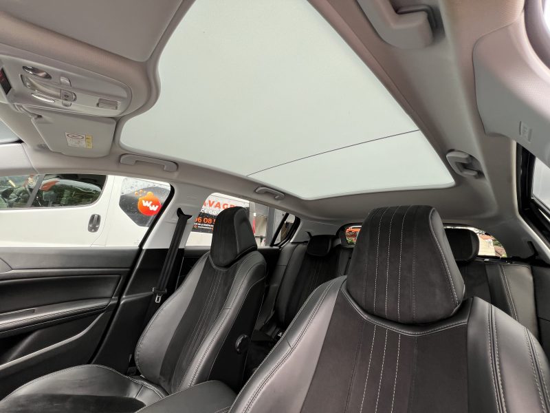 PEUGEOT 308 FELINE 1.2 130 Cv 1ERE MAIN GPS TACTILE CAMERA RECUL TOIT PANORAMIQUE - GARANTIE 1 AN