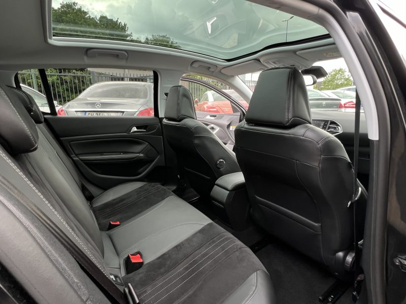 PEUGEOT 308 FELINE 1.2 130 Cv 1ERE MAIN GPS TACTILE CAMERA RECUL TOIT PANORAMIQUE - GARANTIE 1 AN