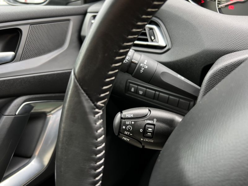 PEUGEOT 308 FELINE 1.2 130 Cv 1ERE MAIN GPS TACTILE CAMERA RECUL TOIT PANORAMIQUE - GARANTIE 1 AN