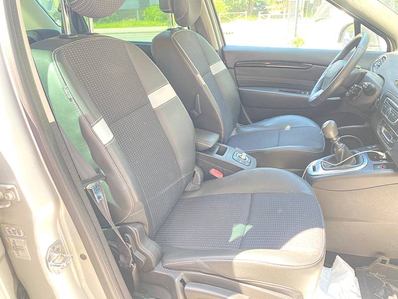 RENAULT SCÉNIC III 2011