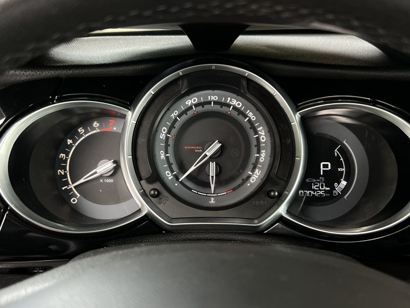 CITROEN DS3 CITROEN DS3 CITROEN DS3 SO CHIC 1.6 VTI 120 Cv BOITE AUTO GPS BLUETOOTH CRIT AIR 1 / 70 