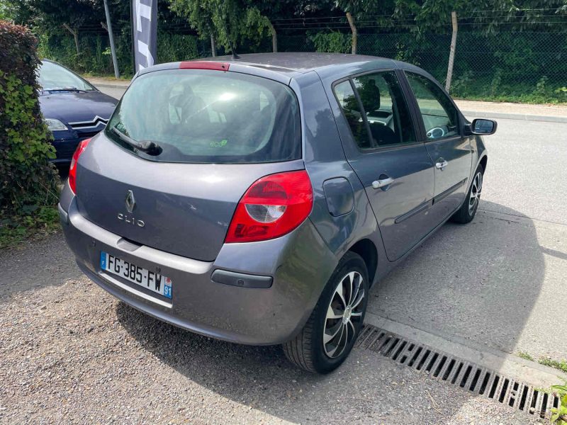 RENAULT CLIO III 1.2i 16V 100CV