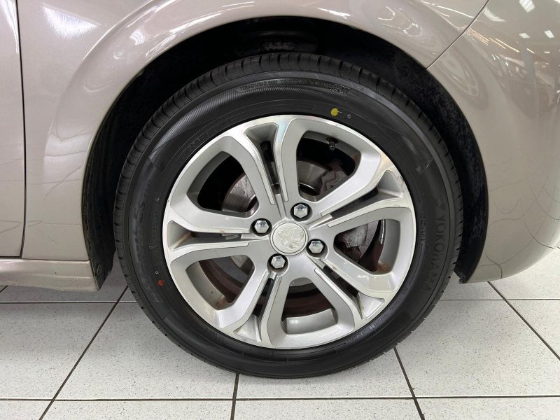 PEUGEOT 208 1.2 VTI 82CH ALLURE