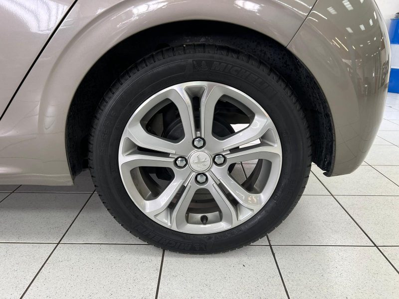 PEUGEOT 208 1.2 VTI 82CH ALLURE