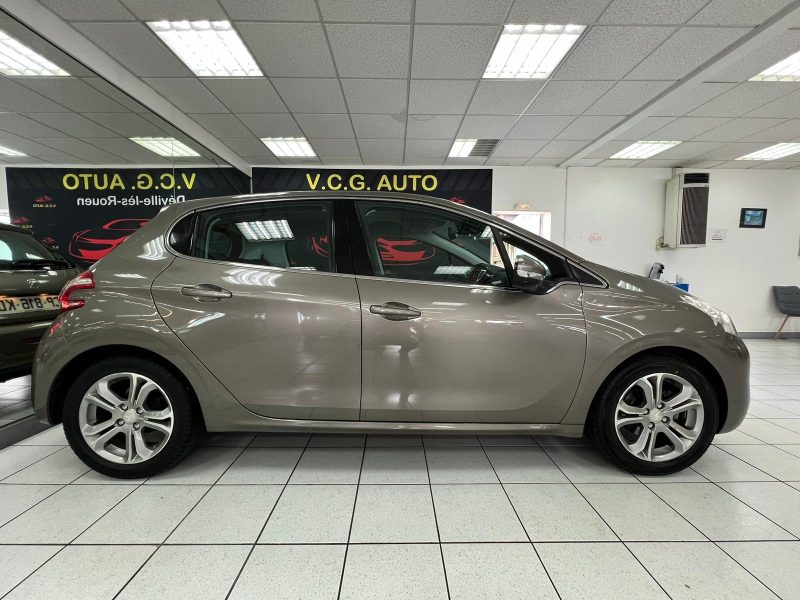 PEUGEOT 208 1.2 VTI 82CH ALLURE