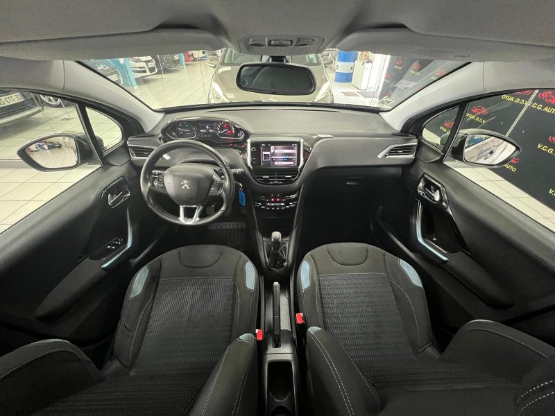 PEUGEOT 208 1.2 VTI 82CH ALLURE