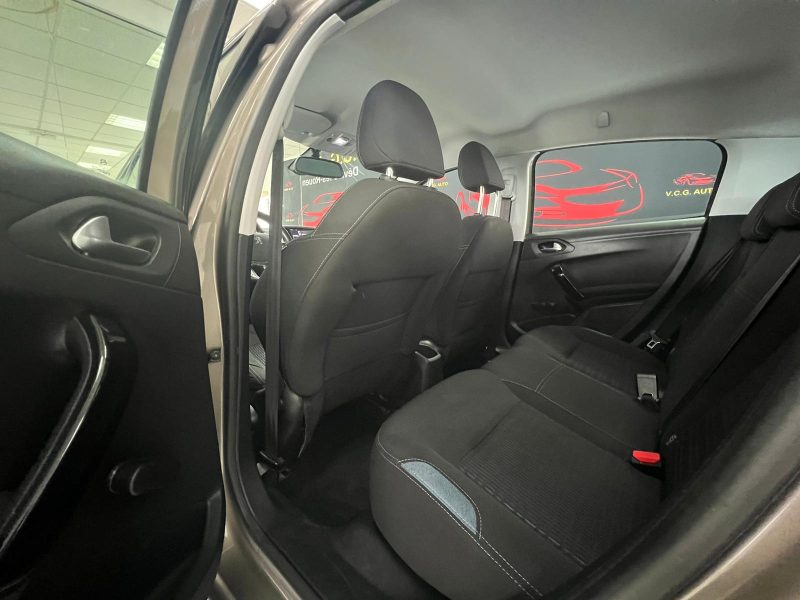 PEUGEOT 208 1.2 VTI 82CH ALLURE