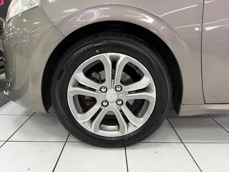 PEUGEOT 208 1.2 VTI 82CH ALLURE