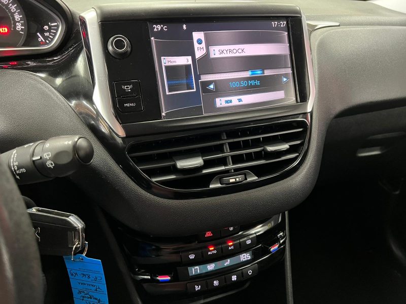 PEUGEOT 208 1.2 VTI 82CH ALLURE