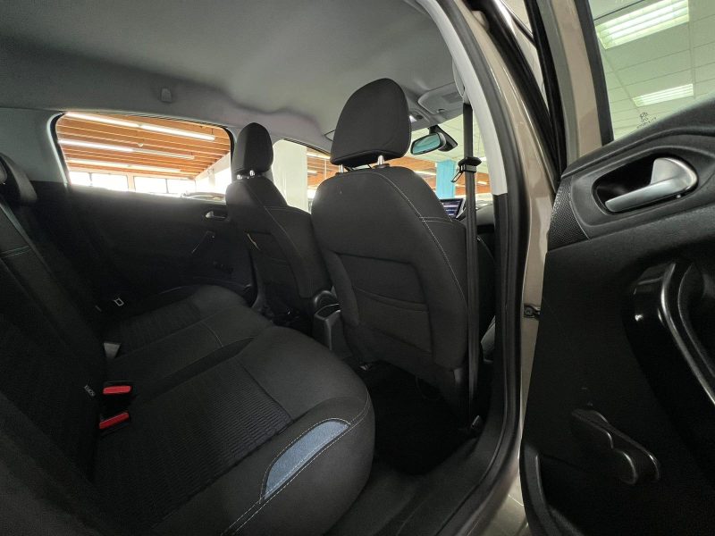 PEUGEOT 208 1.2 VTI 82CH ALLURE