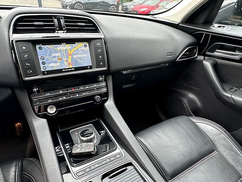 JAGUAR F-Pace 2018 2.0 D 180 PRESTIGE BVA*PANO*CAMERA*CUIR*