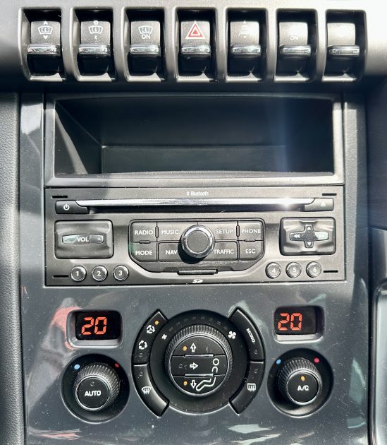 PEUGEOT 3008 Monospace 2012